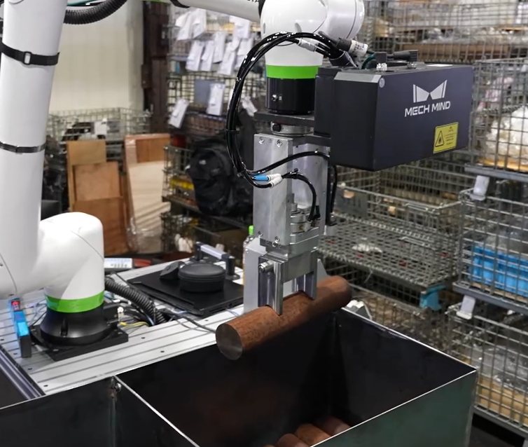 パイプ材の切削加工機への高精度自動投入